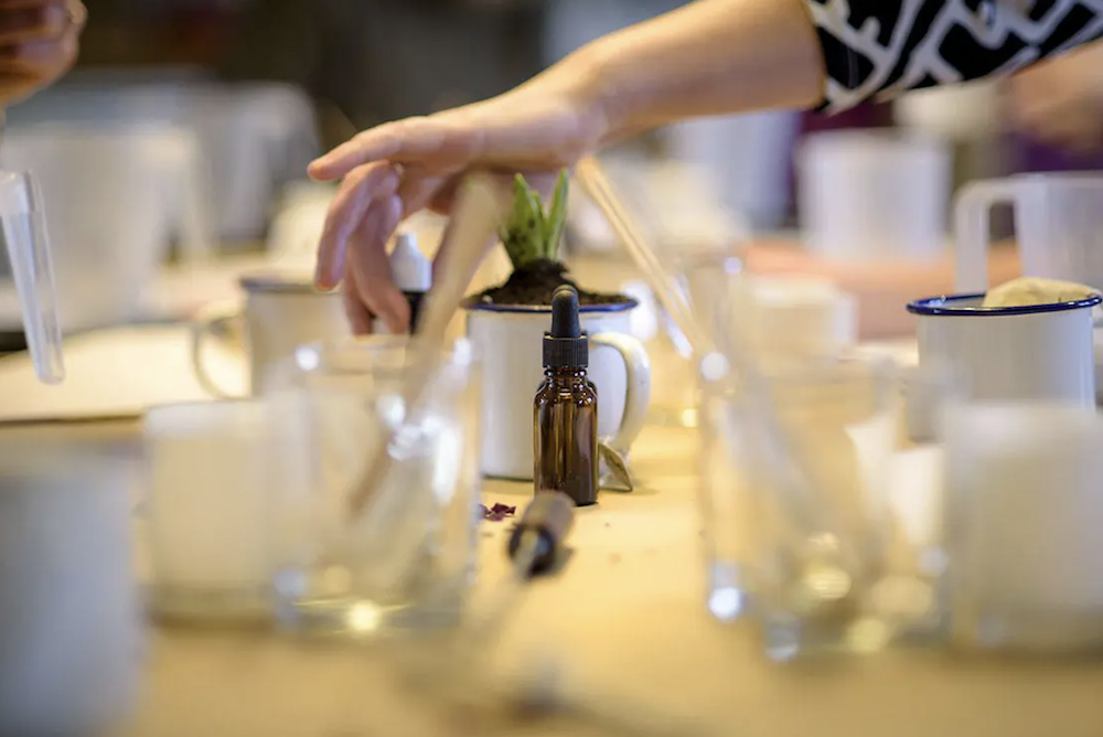 Laura-Thomas-candle-making-2