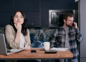 Couple doing sadmin - pexels-mikhail-nilov-6963056 (1)
